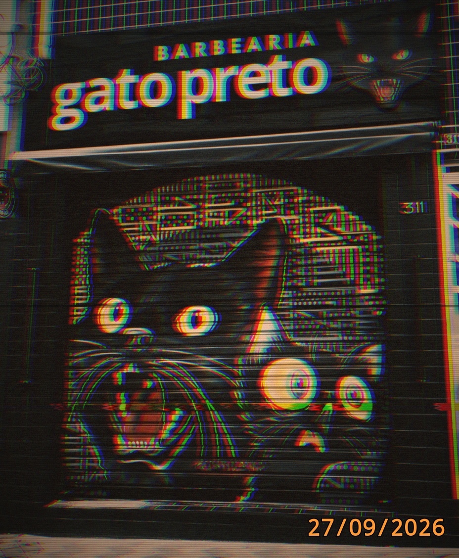 Mural do gato preto na porta da barbearia